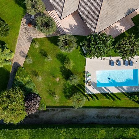 Villa Carini With 3000 Mq Garden & Heated Pool كاستلْنْيوفو ديل غارد المظهر الخارجي الصورة