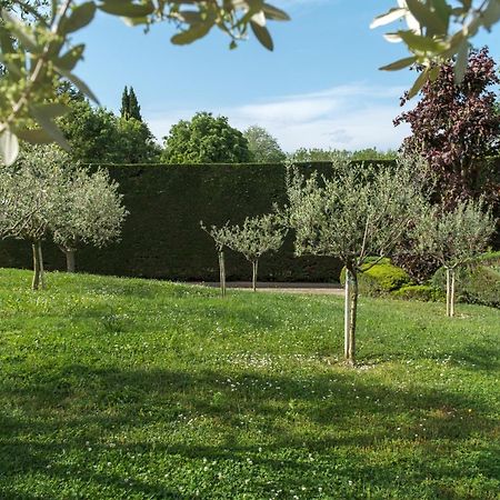 Villa Carini With 3000 Mq Garden & Heated Pool كاستلْنْيوفو ديل غارد المظهر الخارجي الصورة