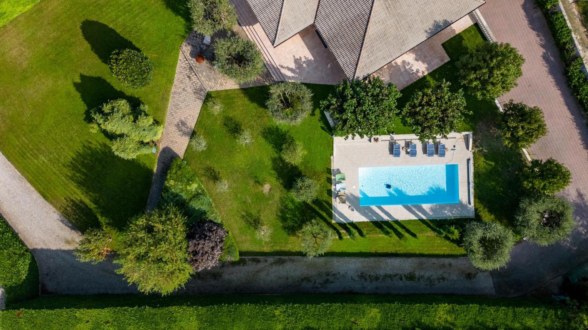 Villa Carini With 3000 Mq Garden & Heated Pool كاستلْنْيوفو ديل غارد المظهر الخارجي الصورة