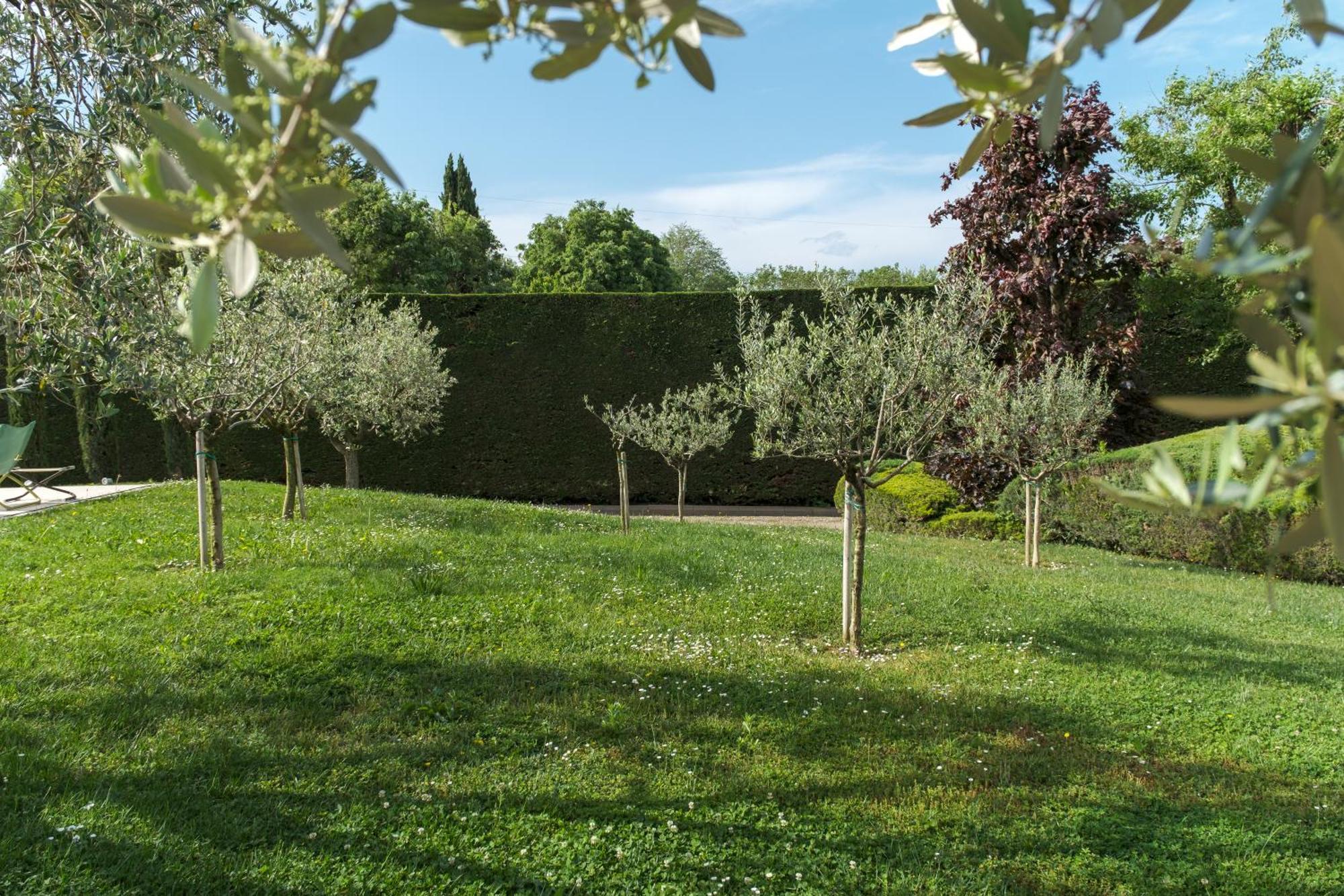Villa Carini With 3000 Mq Garden & Heated Pool كاستلْنْيوفو ديل غارد المظهر الخارجي الصورة