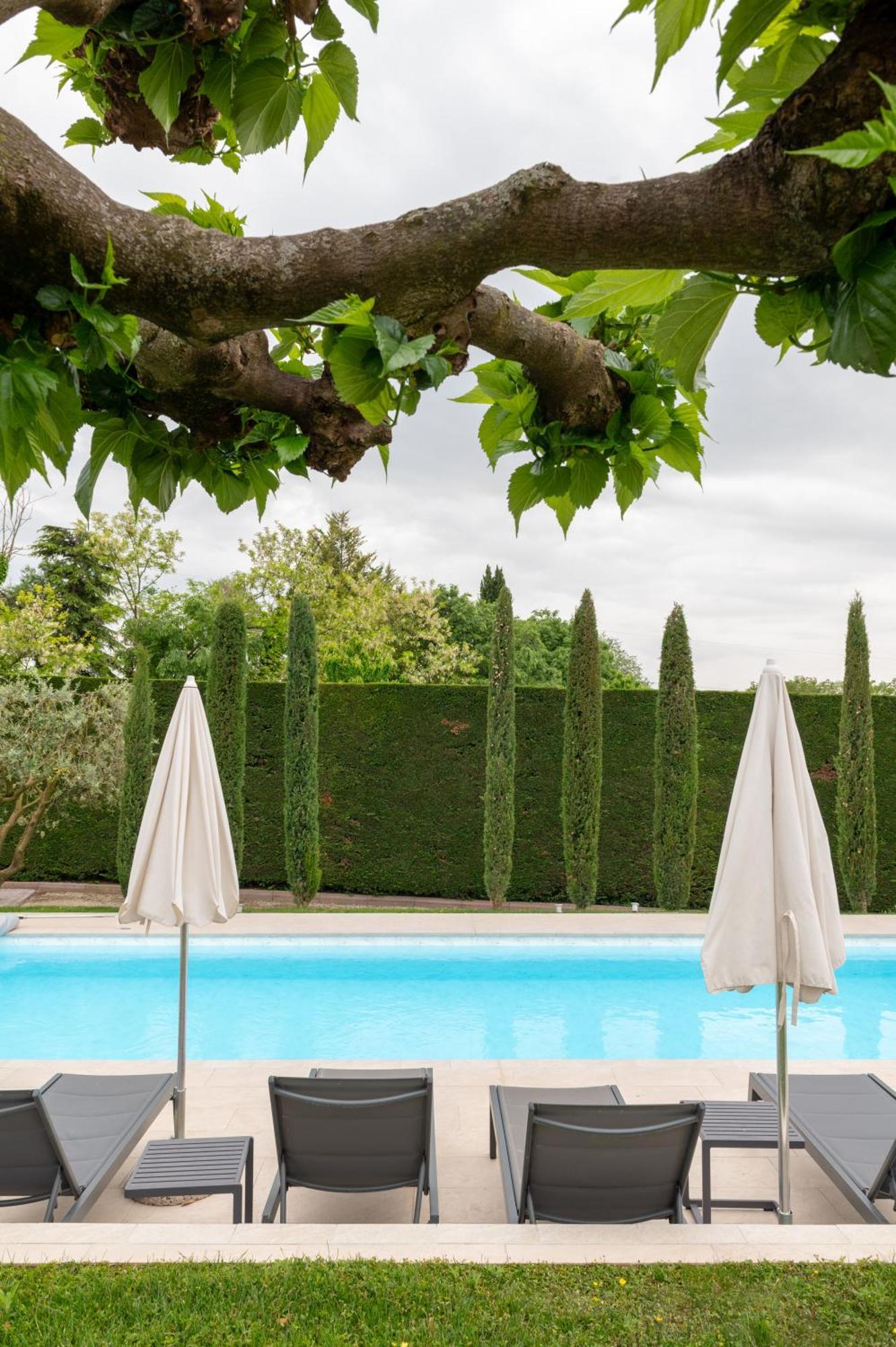 Villa Carini With 3000 Mq Garden & Heated Pool كاستلْنْيوفو ديل غارد المظهر الخارجي الصورة