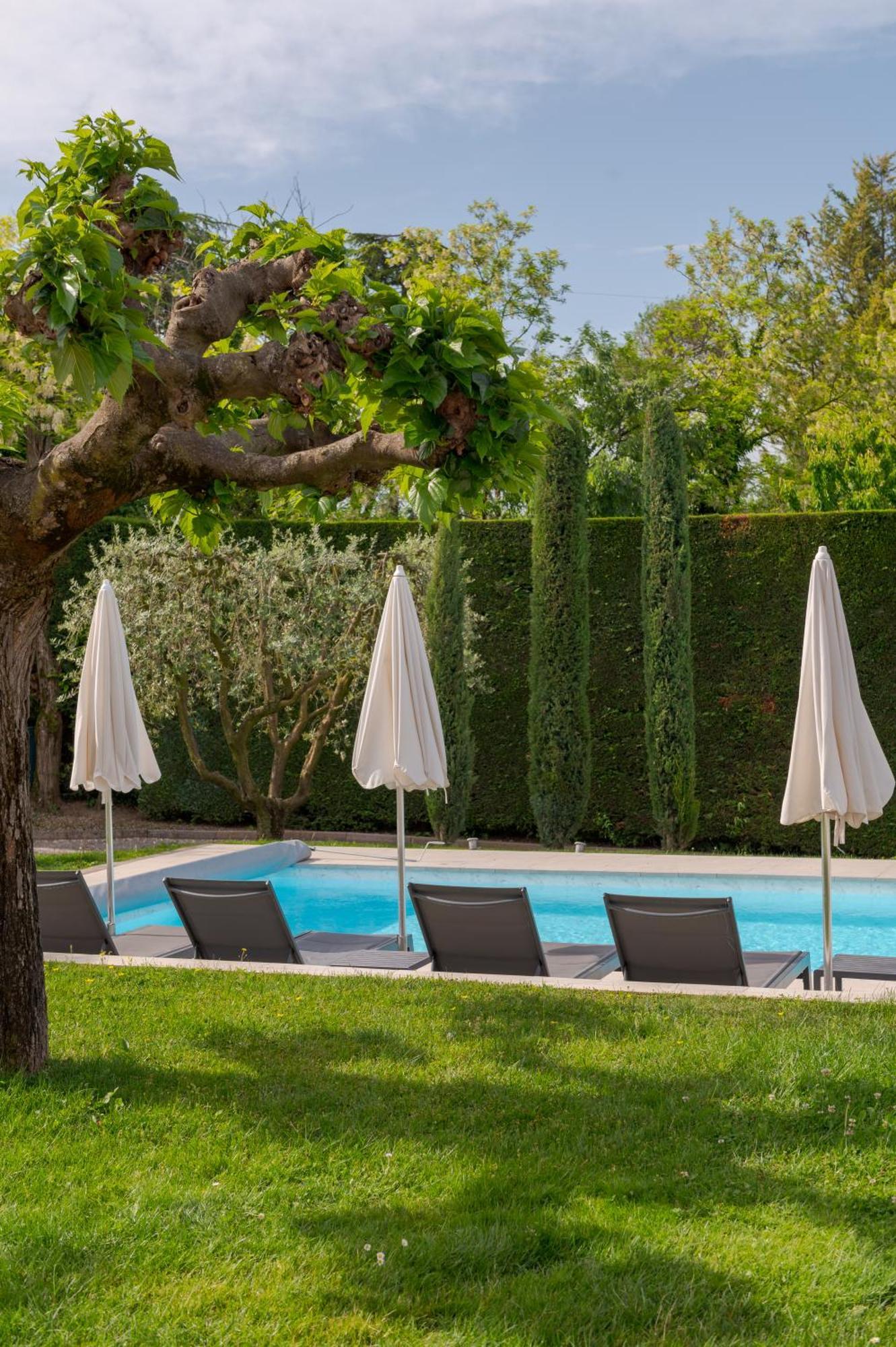 Villa Carini With 3000 Mq Garden & Heated Pool كاستلْنْيوفو ديل غارد المظهر الخارجي الصورة